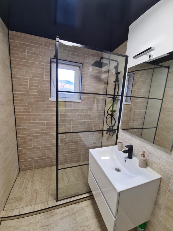 Diamonds House 2 Apartment Lupeni  ภายนอก รูปภาพ